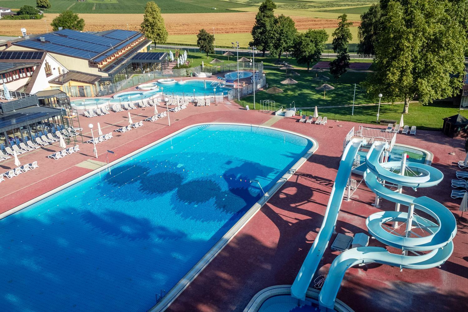 Hotel Terme Banovci - Mobilne Hiske Med Brajdami Exterior foto
